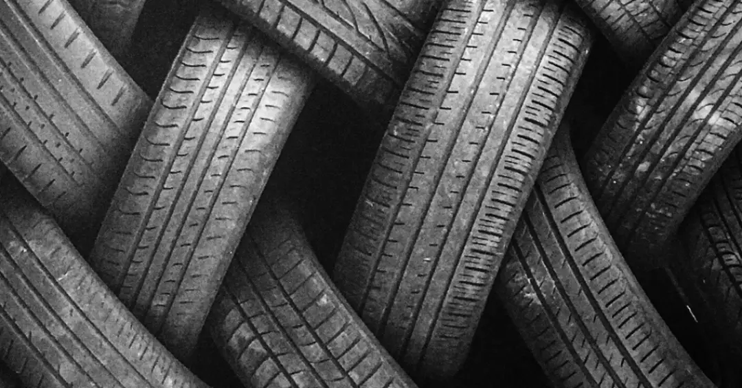 Se a borracha é branca, por que os pneus dos carros são pretos?