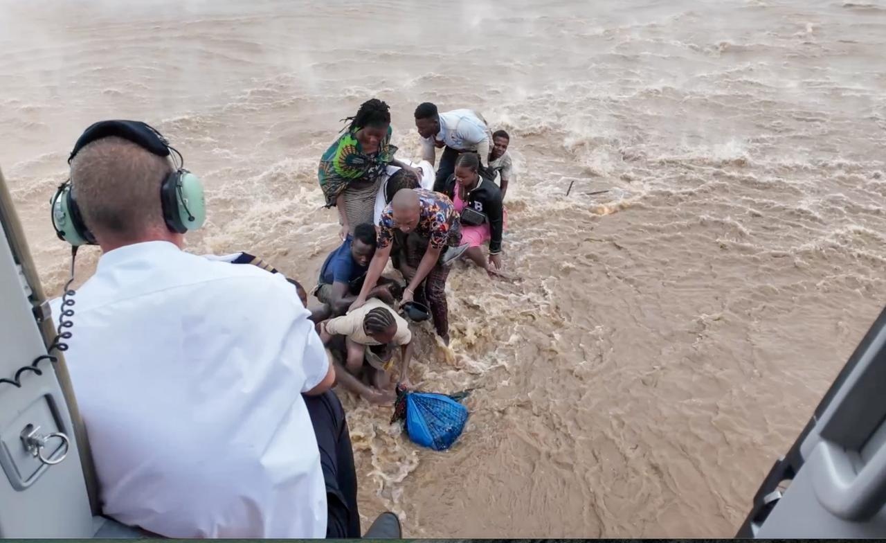 Autoridades de Gaza mobilizam meios aéreos para assistir populações isoladas