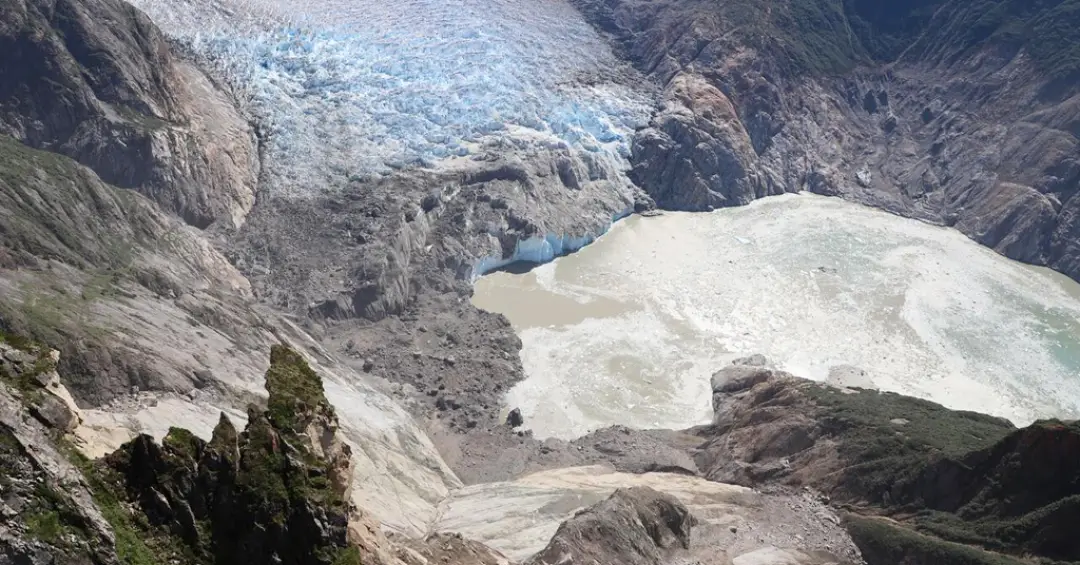 Desgelo no Alasca provoca segundo maior tsunami já registrado, com 480 metros.