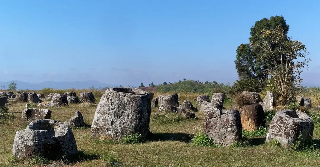 Urna gigante de pedra no Laos escondia restos mortais de 37 pessoas