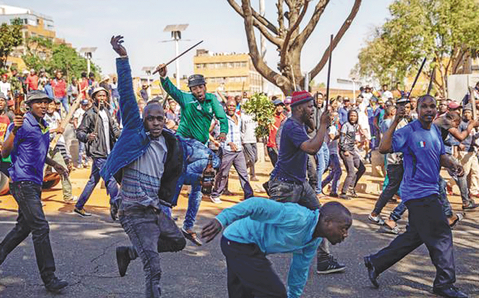 ÁFRICA DO SUL: Mais de 900 detenções em protestos de xenofobia