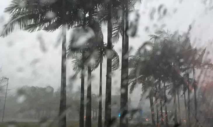 INAM prevê continuação de chuva forte e ventos intensos devido à passagem de frente fria