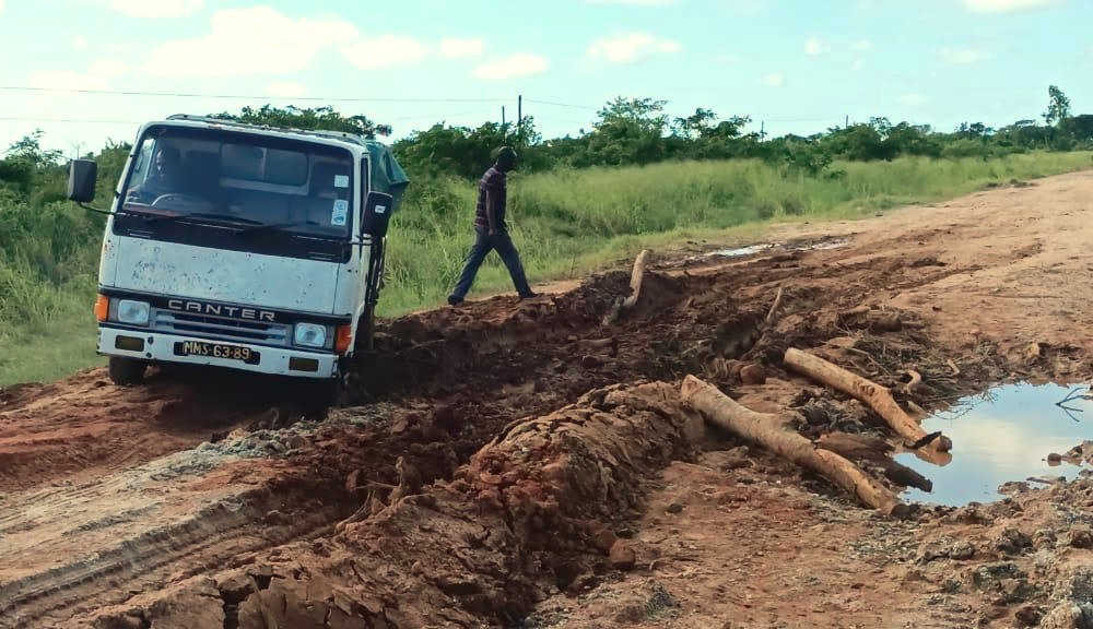 Sofala: Retomaram as obras de asfaltagem da Estrada Tica-Búzi